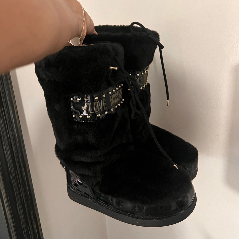 MOSCHINO FUR MOON BOOTS